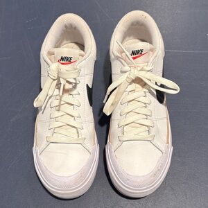 Nike White and Black Sneakers